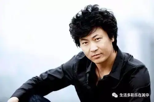 吉让,来自川西北高原的流浪歌手,他以多年的心血唱出了对音乐的喜爱.