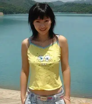 柳岩整容前罕见旧照片流出胸部被指天然的