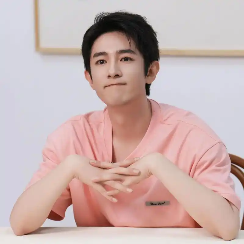 季肖冰 花絮图来一波,可可爱爱"解老板"~ @演员季肖冰 - 抖音