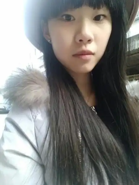 求一张高二女生照片 拿来冒充女朋友的.跪谢.现实点.不要ps.