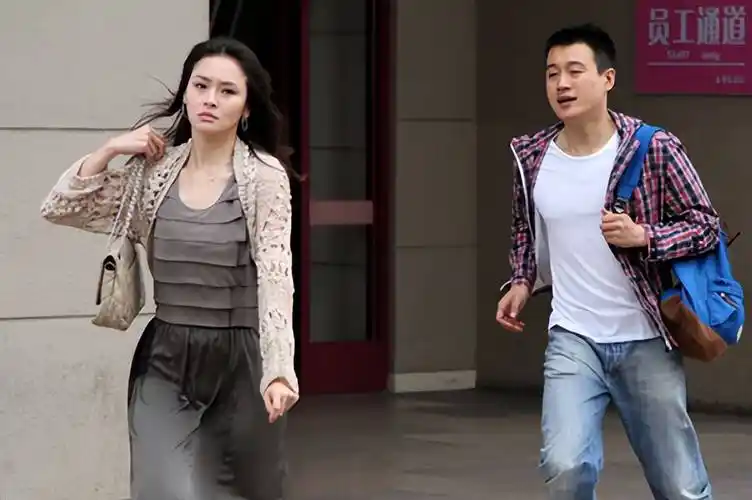 于明加与丈夫胡俊婚姻十余载虽说鲜少放闪秀恩爱,但感