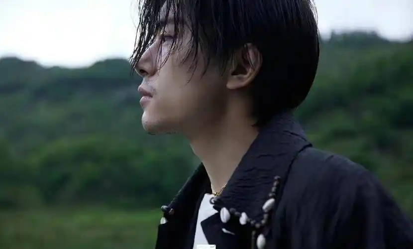 新大片尝试日系酷炫,大胡子荷尔蒙满满_时尚_气质_风格