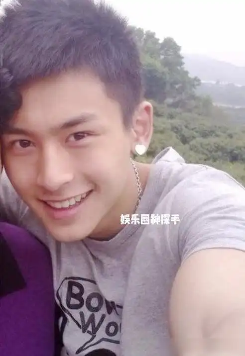 张哲瀚19岁时旧照曝光粉丝十年用一张脸