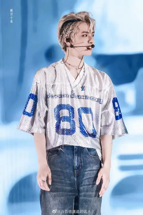 刘耀文这套舞台妆造真的封神了银发好