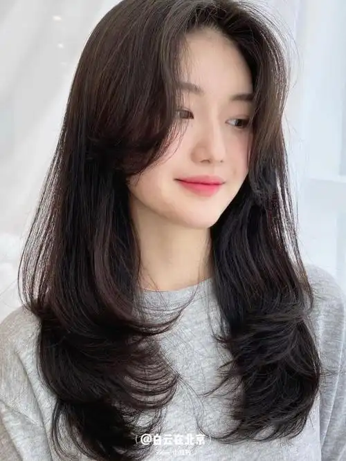 空气感中长发卷发,慵懒随意,女人味十足!_发型造型_宝妈时尚生活网