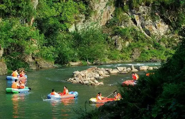 武陵岩峡谷漂流