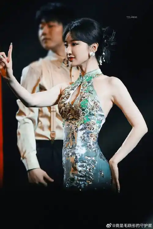 毛晓彤跳舞又出神图了