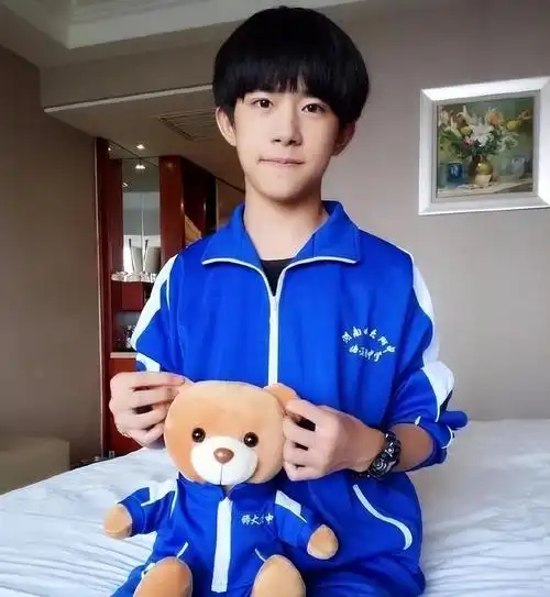 易烊千玺禁烟大使海报(背锅大师王源被易烊千玺两次背刺成绩出色却被