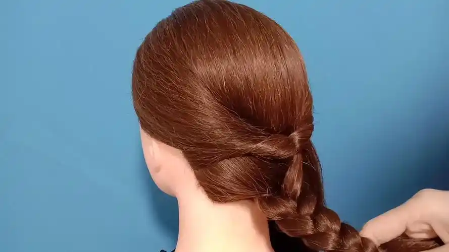 【编发技巧】40-50岁女人发少,发型这样盘起来,好看实用显发量,赶紧