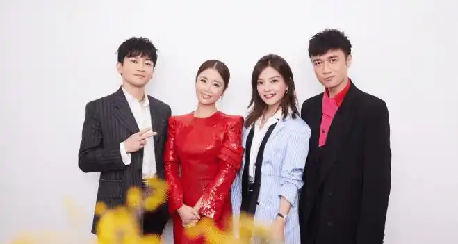 苏有朋晒老友照,赵薇林心如一个自然一个脸僵,同龄却不同状态