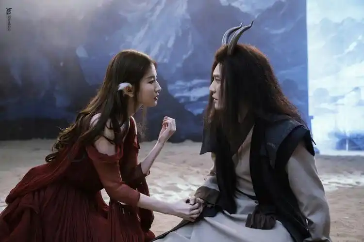 《二代妖精之今生有幸》【独家】电影《二代妖精》高清剧照着红衣,若