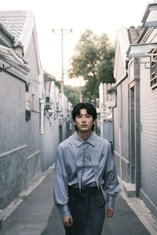 郝富申棋魂高分收官港风写真眼神坚定深沉