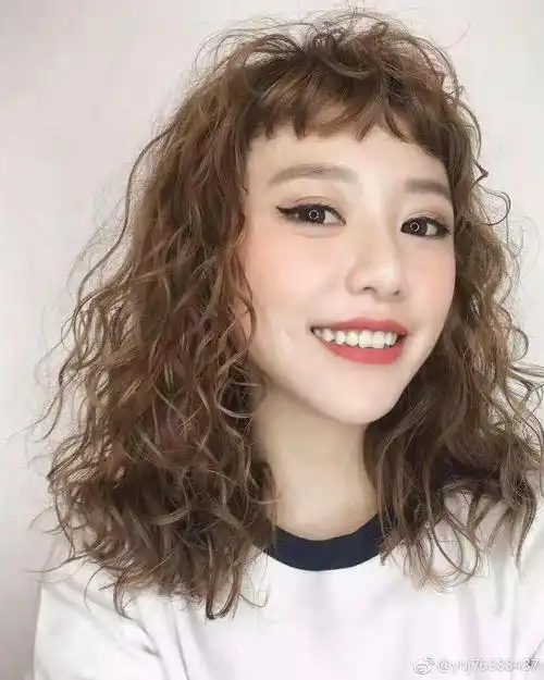 如何才能烫出洋气,时尚,减龄的卷发发型?