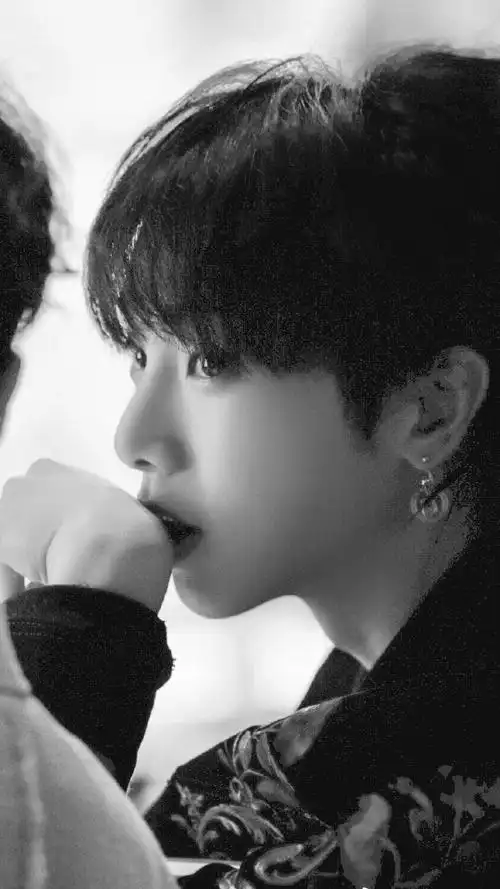 侧颜帅哥图鉴#@华晨宇yu