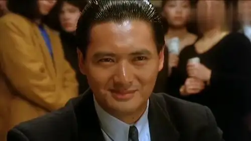 发哥赌桌上对阵日本黑帮,大背头出场太帅了,至今无人超越