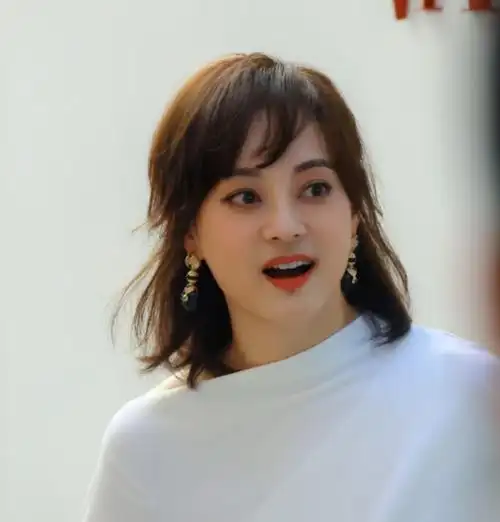 41岁孙俪美回来了留长发型尝试新风格网友大赞娘娘颜值回春