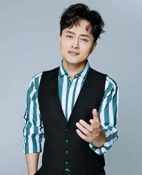 蒙古族歌手云飞个人资料 草原歌手云飞个人简历