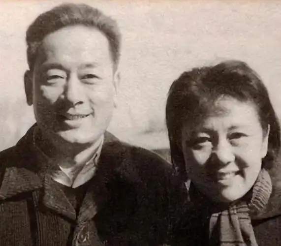 长影厂幼儿园的保育员高山英子就经常在庞家出入