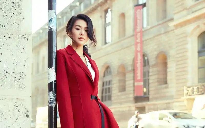 胡杏儿性感女人味街拍图片桌面壁纸