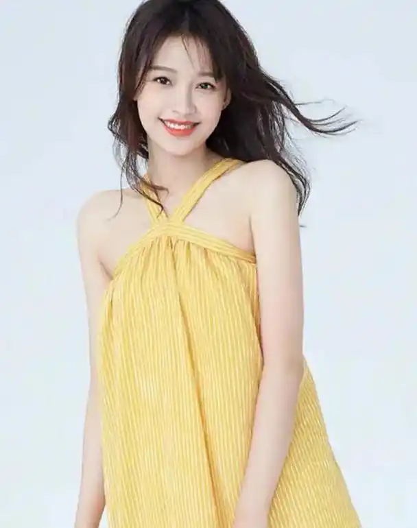 明星孙怡乖巧可爱.明星孙怡乖巧可爱,走时尚潮流出生于1993 - 抖音