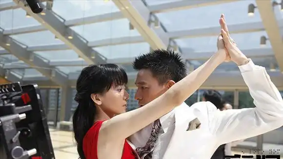 荧幕女神高圆圆影视集锦,与男神刘德华双人舞,看得痴迷-影视综视频