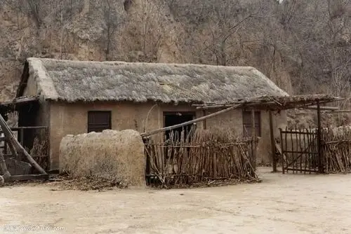 正是中国战乱时期,生活在水深火热的旧社会