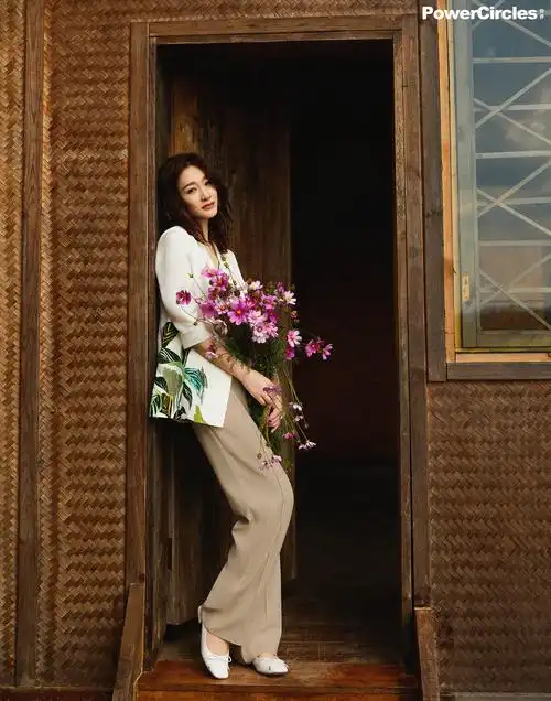 李小冉惬游版纳时尚写真大片!还是那么性感那么美!