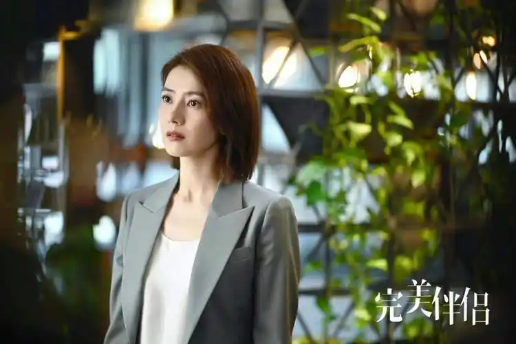 都市剧#完美伴侣 # 开播啦!演员#高圆圆 # 解锁多套tie for her