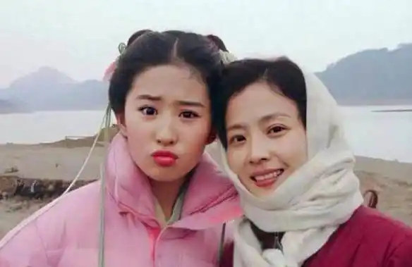 杨采钰和刘亦菲的"抢资源"大战,都是围绕陈金飞,贵圈太乱了_刘晓莉