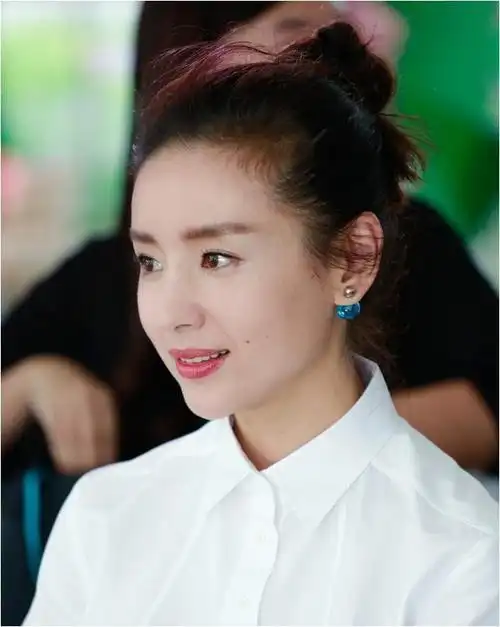 当43岁董洁和35岁景甜坐一起才彻底明白什么是顶级骨相和气质