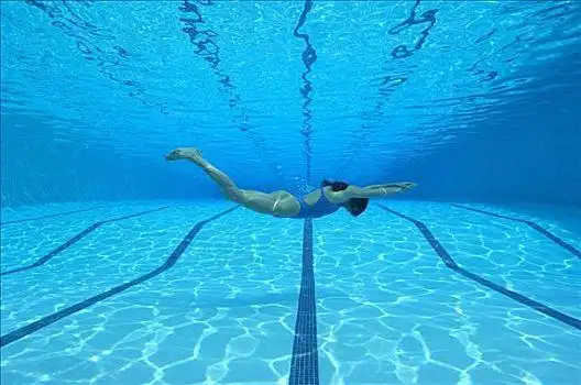 女人,游泳,游泳池,水下视角