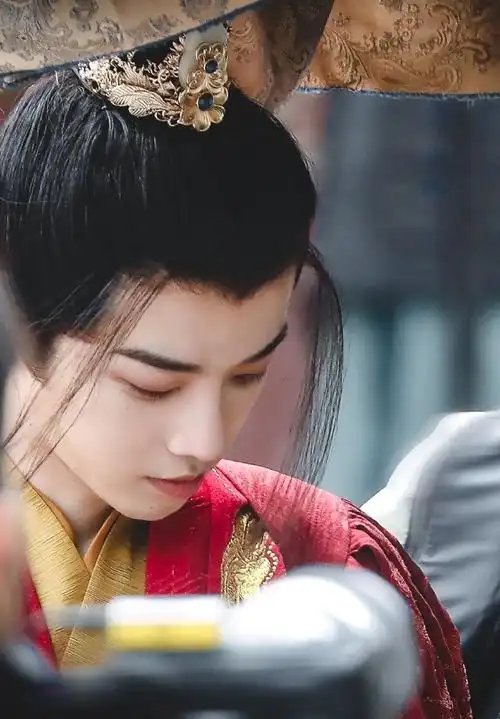 中午好 看看古装帅哥开心开心@华晨宇yu#华晨宇设置自动回复