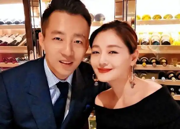 钟汉良结婚了没有,钟汉良有没有老婆(疑女方净身出户女儿归小蛙)