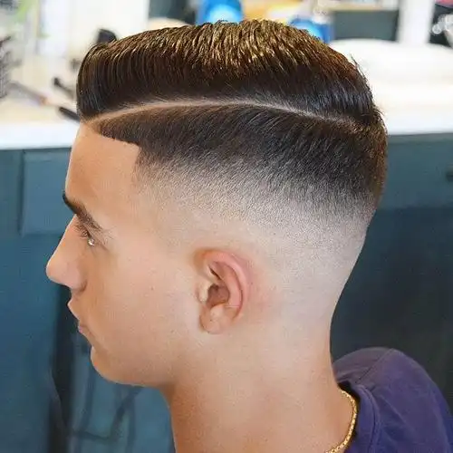 英式男生渐变复古油头,2017最流行的发型之一