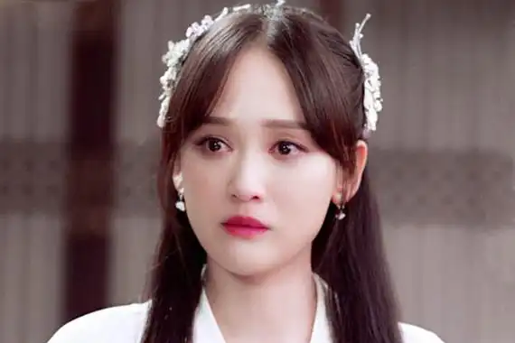 这部电视剧还未播出就让观众们非常期待,在剧中,已经40岁的陈乔恩却仍