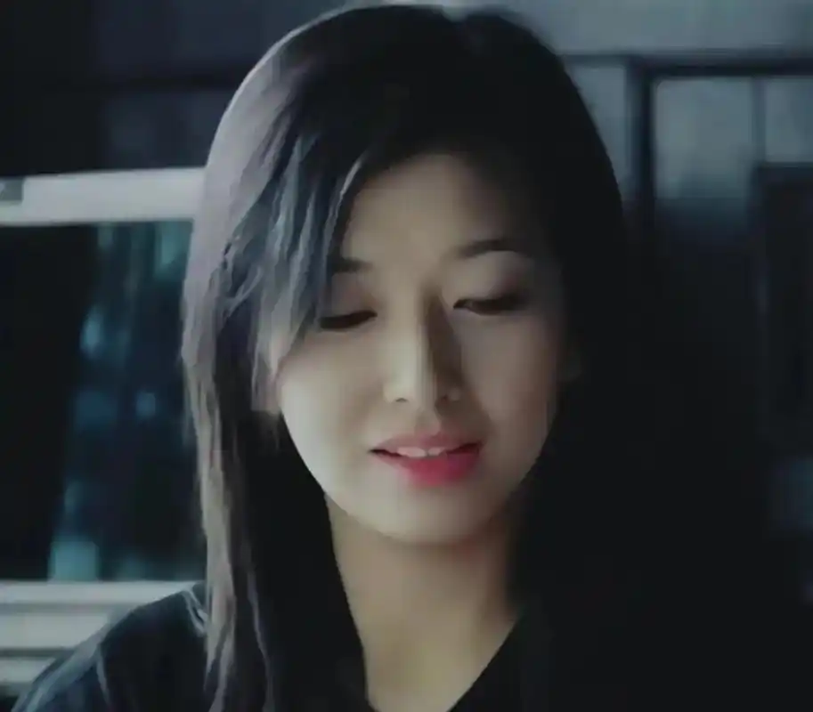 年轻时候的江珊!拥有迷人的双眼,漂亮精致的脸蛋,娇憨又妩媚