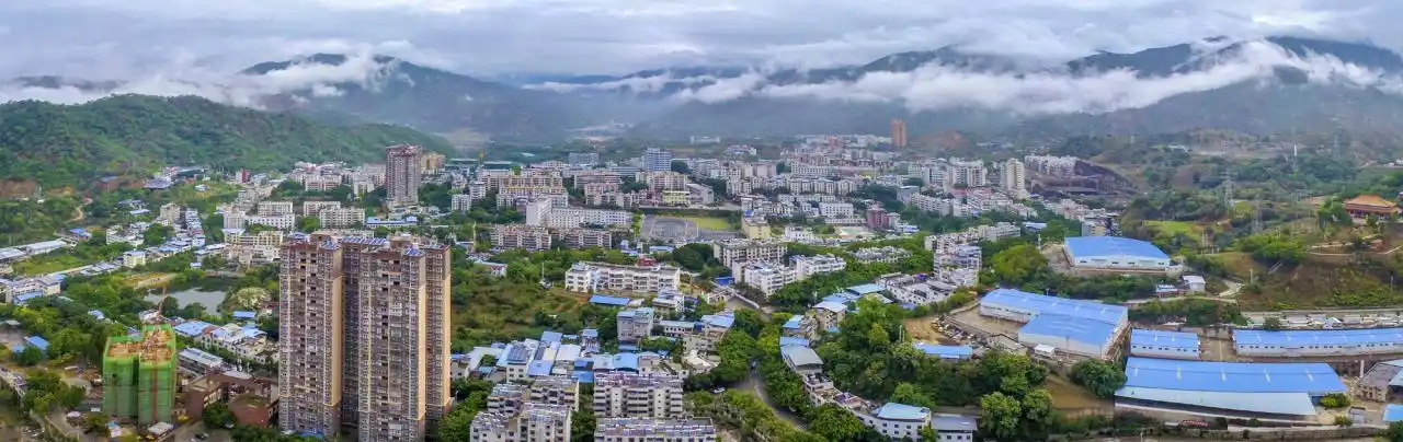 盐边县城 周良/摄影