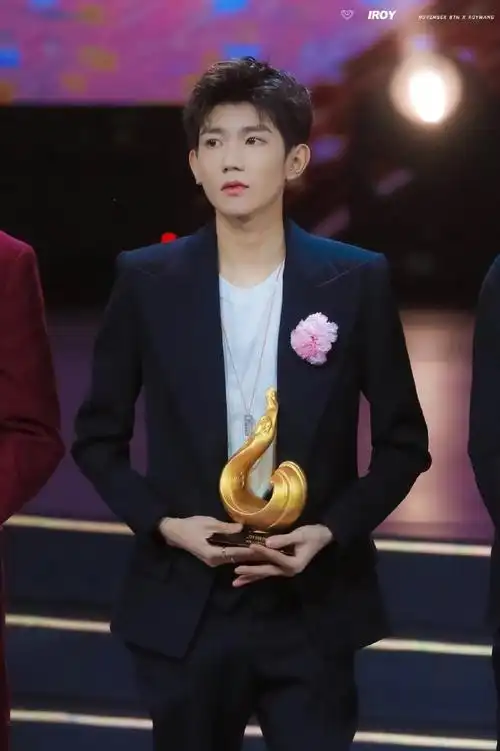 沈腾看王源获奖的表情##tfboys升级为tfmen##tfboys再唱青春修炼手册