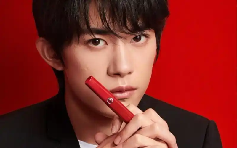 易烊千玺推荐的阿玛尼色号