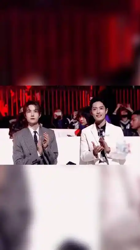 星光大赏名场面之肖战王一博同台领奖,一个军训出来的都走不了这