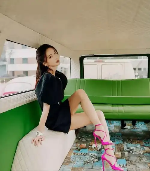 金晨的腿,是娱乐圈中屈指可数的一绝.