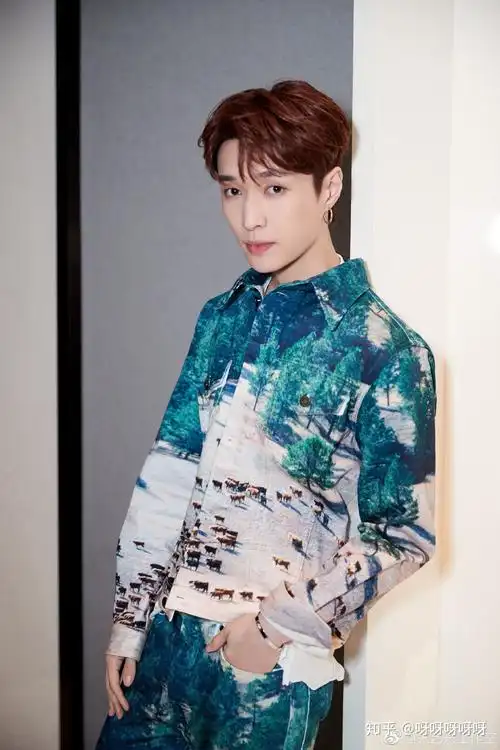 能发出你们手机里最好看的张艺兴的照片吗