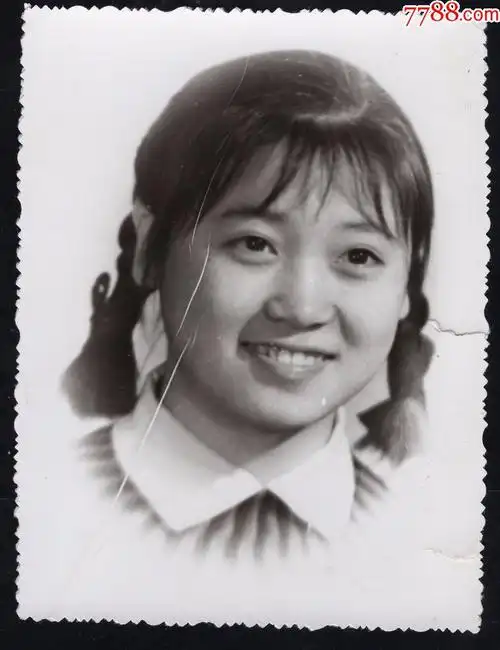 23 品种: 老照片-老照片 属性: 个人照片,文革(67-76),,,黑白,,2