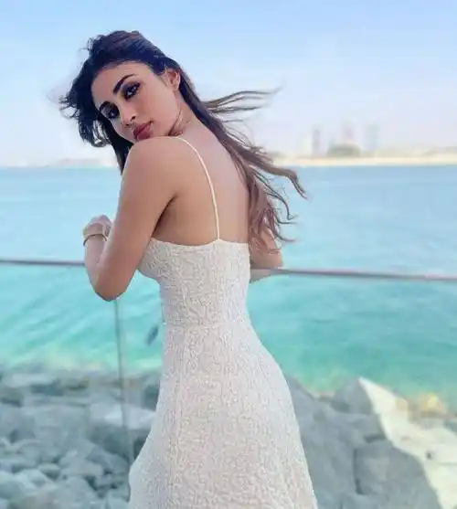 本周时尚:国外女明星六大最佳着装,谁的穿着更吸睛?_造型_白色_舞蹈