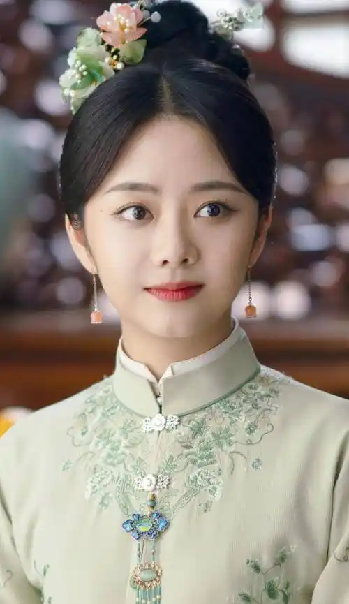 这也就是为什么很多演员,在演骑马戏的时候经常被人诟病,就连谭松韵都