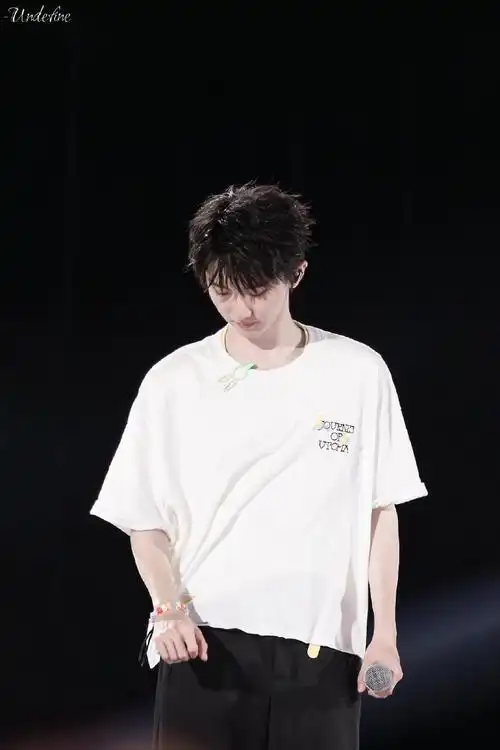 马嘉祺丁程鑫敖子逸兄弟装