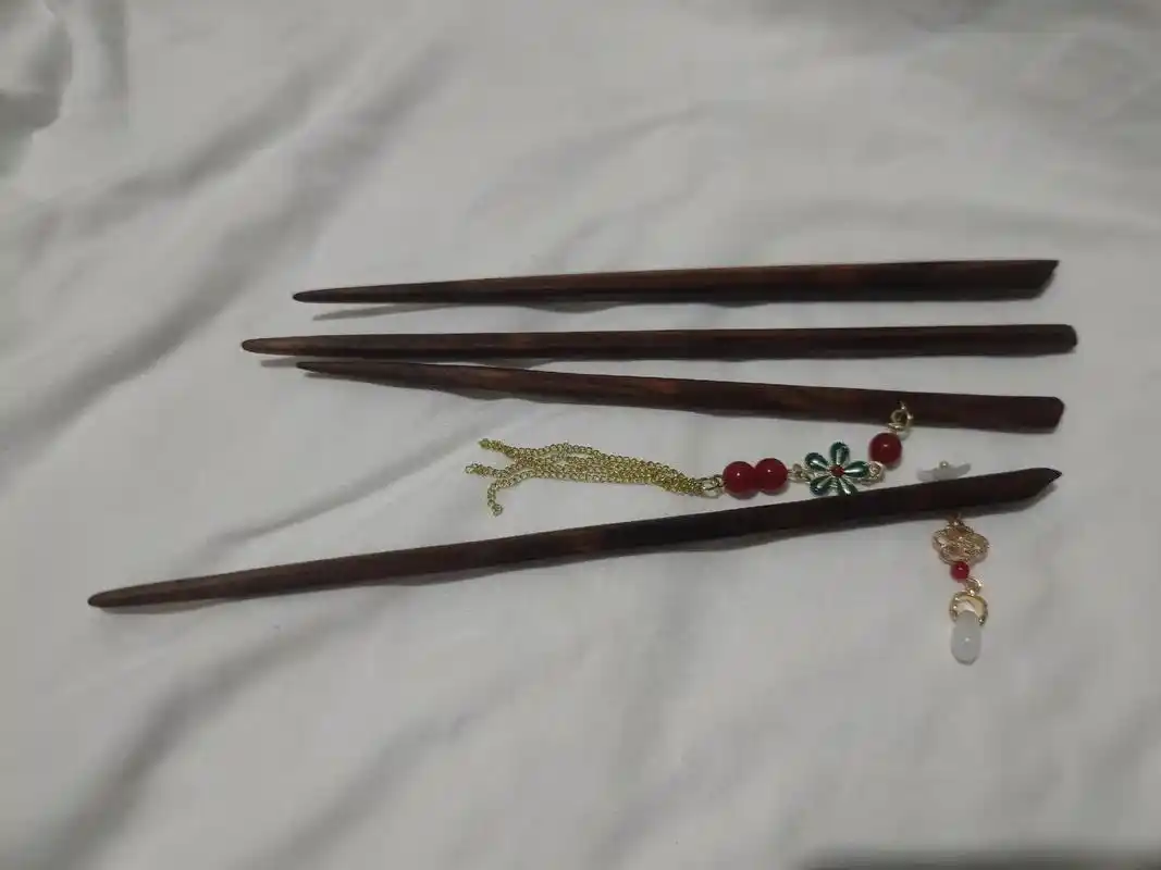 手工制作  #匠心制作 #纯手工打造 #桃木簪子的男生是真 - 抖音