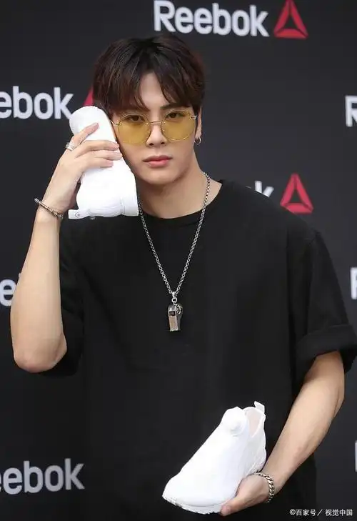 王一博为什么总戴牛头项链?