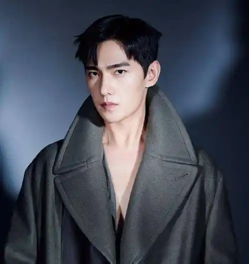 站在路人的角度来看,杨洋这番回应确实有点狠,可以说已经把粉丝的意见