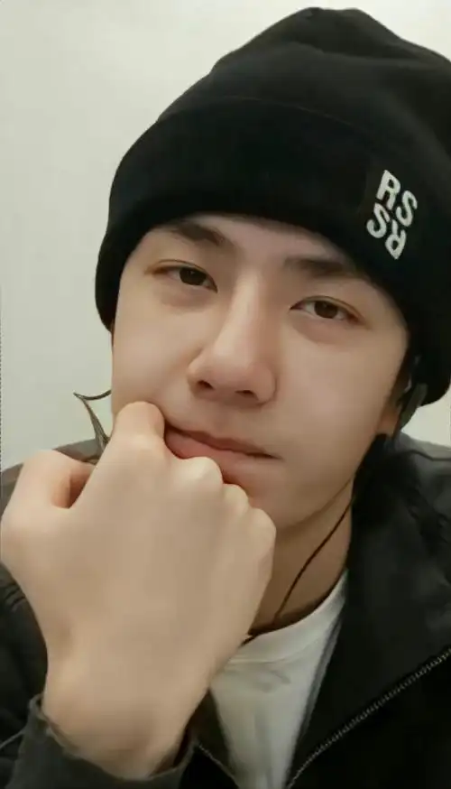 有点饿,搞点奶膘77800  #王一博#可爱又好吃!